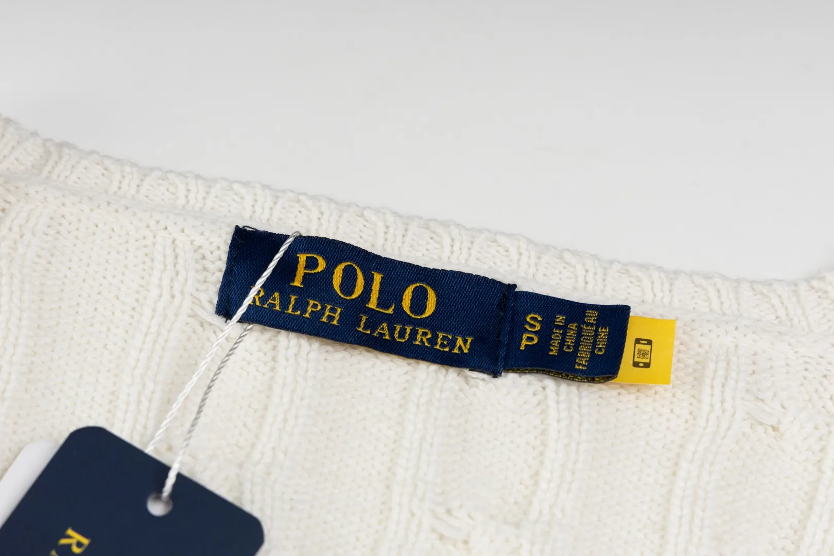 P210 #R90 RALPH LAUREN Thirteen colors of Ralph Lauren classic small label embroidery V-neck pullover cable cardigan sweater women's top, high-density LOGO embroidery on the chest, original customization of tag accessories. Made of pure cotton yarn, pure cotton is skin-friendly and comfortable, small label war horse embroidered twist button V-neck sweater🐎High quality, follow the blogger to learn how to wear it! Let’s buy a Ralph Lauren cable sweater. It’s a super hard-to-find series after it became popular. It’s hard to find one on the official website. It’s simple and practical to wear, with a lazy and loose feel. The thickened fabric has more texture, feels soft and delicate, and has a loose fit. Whether worn alone or layered, you can wear different styles of fashion with just one piece!   Size： Sleeve length: 60/61/62/63